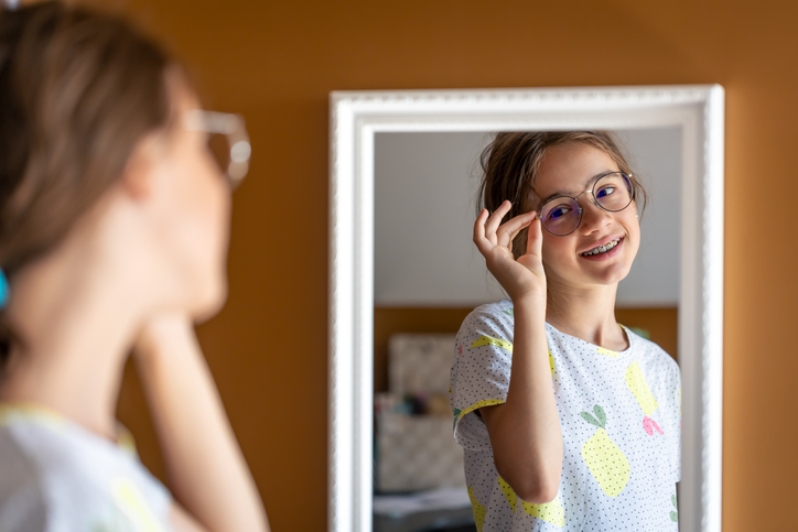 A middle school girl feels beautiful